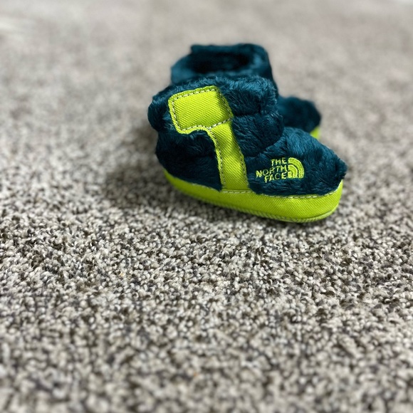 New never worn still in box infant Northface Fleece Bootie unisex - Picture 1 of 6